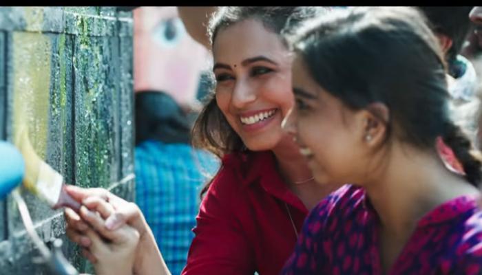 VIDEO: रानी मुखर्जी ने अपने स्कूल में रिलीज किया 'हिचकी' का पहला गाना 'ओए हिचकी' VIDEO: रानी मुखर्जी ने अपने स्कूल में रिलीज किया 'हिचकी' का पहला गाना 'ओए हिचकी'