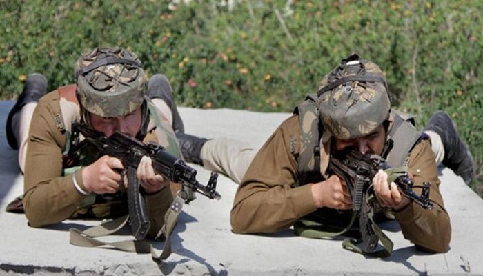 कश्मीर: पाकिस्तानी गोलीबारी में बीएसएफ जवान शहीद, स्नाइपर शॉट से हुए थे घायल कश्मीर: पाकिस्तानी गोलीबारी में बीएसएफ जवान शहीद, स्नाइपर शॉट से हुए थे घायल