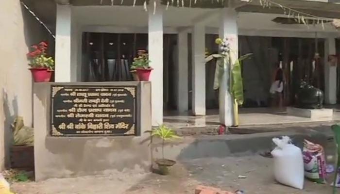 फिर विवादों में लालू के बेटे तेजप्रताप यादव, अब सरकारी जमीन पर बनवा दिया मंदिर फिर विवादों में लालू के बेटे तेजप्रताप यादव, अब सरकारी जमीन पर बनवा दिया मंदिर