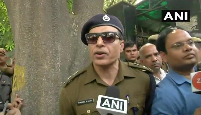 CM केजरीवाल के घर पर लगे 21 कैमरे सीज, दिल्ली पुलिस बोली- CCTV वीडियो का टाइम 40 मिनट पीछे मिला CM केजरीवाल के घर पर लगे 21 कैमरे सीज, दिल्ली पुलिस बोली- CCTV वीडियो का टाइम 40 मिनट पीछे मिला