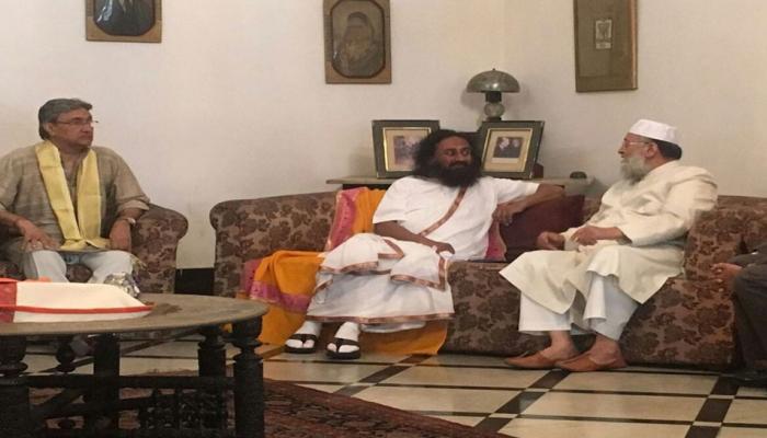 श्रीश्री रविशंकर ने की मौलाना नदवी से मुलाकात, राम मंदिर निर्माण पर हुई चर्चा श्रीश्री रविशंकर ने की मौलाना नदवी से मुलाकात, राम मंदिर निर्माण पर हुई चर्चा