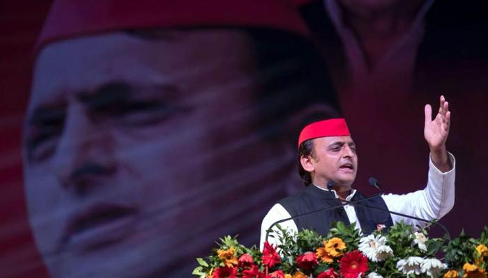 सपा ने चुनाव आयोग से की शिकायत, गोरखपुर में BJP को जिताने की कोशिश कर रहा है प्रशासन सपा ने चुनाव आयोग से की शिकायत, गोरखपुर में BJP को जिताने की कोशिश कर रहा है प्रशासन