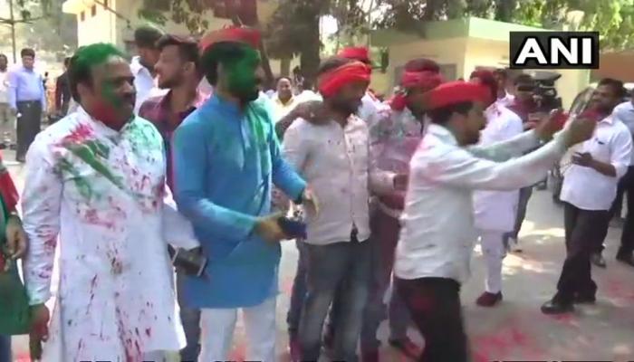 29 साल बाद गोरखपुर में चौंकाने वाला रुझान, SP आगे-BJP पीछे, फूलपुर में भी 'साइकिल' आगे 29 साल बाद गोरखपुर में चौंकाने वाला रुझान, SP आगे-BJP पीछे, फूलपुर में भी 'साइकिल' आगे