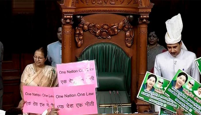 15वें दिन भी नहीं चली लोकसभा, सरकार के खिलाफ आगे नहीं बढ़ सका अविश्वास प्रस्ताव 15वें दिन भी नहीं चली लोकसभा, सरकार के खिलाफ आगे नहीं बढ़ सका अविश्वास प्रस्ताव