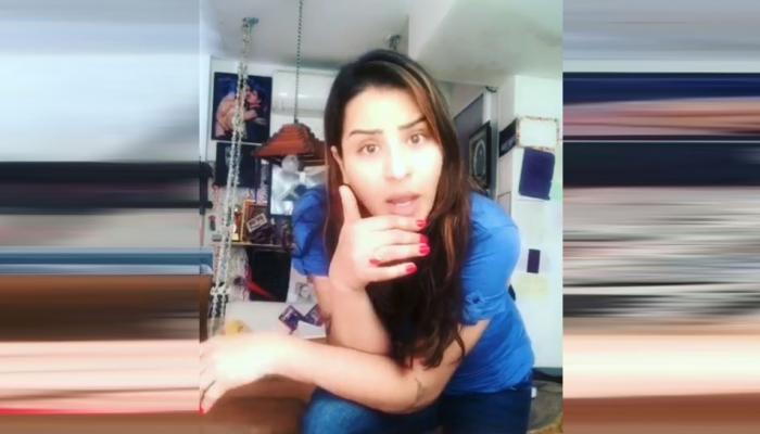 शिल्पा शिंदे का यह VIDEO इंटरनेट पर मचा रहा धमाल, कुछ ऐसे निकाल रही हैं 'बाबुराव' की आवाज शिल्पा शिंदे का यह VIDEO इंटरनेट पर मचा रहा धमाल, कुछ ऐसे निकाल रही हैं 'बाबुराव' की आवाज
