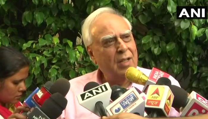 स्मृति ईरानी के सवालों पर बोले सिब्बल-जिसे मनी लॉन्ड्रिंग का मतलब नहीं पता वह आरोप लगा रहा है? स्मृति ईरानी के सवालों पर बोले सिब्बल-जिसे मनी लॉन्ड्रिंग का मतलब नहीं पता वह आरोप लगा रहा है?