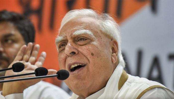 कांग्रेस का आरोप : न्यायपालिका में RSS विचारधारा के लोगों को भरने की कोशिश कर रही है सरकार कांग्रेस का आरोप : न्यायपालिका में RSS विचारधारा के लोगों को भरने की कोशिश कर रही है सरकार