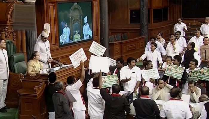 लोकसभा 21वें दिन भी ठप: कांग्रेस ने कहा चर्चा को तैयार, तो केंद्र के निशाने पर विपक्ष लोकसभा 21वें दिन भी ठप: कांग्रेस ने कहा चर्चा को तैयार, तो केंद्र के निशाने पर विपक्ष