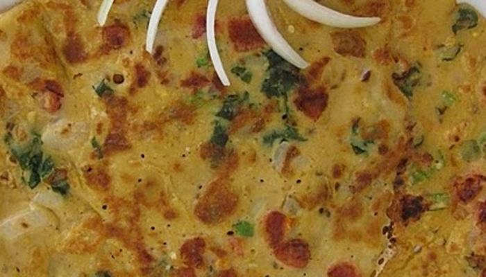 ऐसे फटाफट बनाएं मूंगदाल का चीला, हेल्दी के साथ-साथ टेस्टी भी ऐसे फटाफट बनाएं मूंगदाल का चीला, हेल्दी के साथ-साथ टेस्टी भी