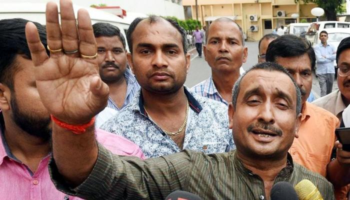 उन्नाव गैंगरेप: SP के रीडर ने पीड़िता के चाचा से कहा, 'हमारी भी प्रॉब्लम्स है...', पढ़ें पूरी बातचीत उन्नाव गैंगरेप: SP के रीडर ने पीड़िता के चाचा से कहा, 'हमारी भी प्रॉब्लम्स है...', पढ़ें पूरी बातचीत