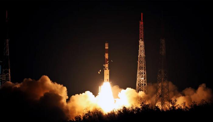 अंतरिक्ष में ISRO की एक और सफल उड़ान, नेविगेशन सैटेलाइट से मिलेगी सीमा-समुद्र के नक्शे की सटीक जानकारी अंतरिक्ष में ISRO की एक और सफल उड़ान, नेविगेशन सैटेलाइट से मिलेगी सीमा-समुद्र के नक्शे की सटीक जानकारी