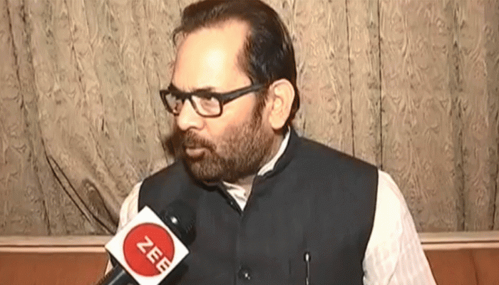 जिलाधिकारी की अनुमति के बाद मुख्तार अब्बास नकवी ने किया अनशन जिलाधिकारी की अनुमति के बाद मुख्तार अब्बास नकवी ने किया अनशन