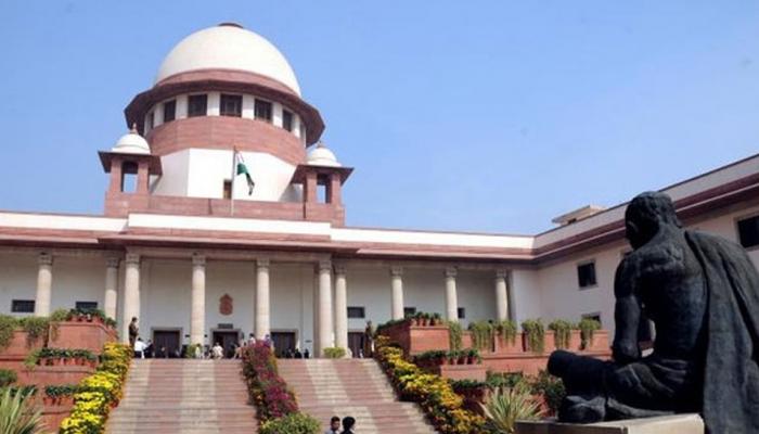 कठुआ गैंगरेप: बार इकाइयों की हड़ताल पर सख्त हुआ SC, मांगे सभी रिकॉर्ड कठुआ गैंगरेप: बार इकाइयों की हड़ताल पर सख्त हुआ SC, मांगे सभी रिकॉर्ड