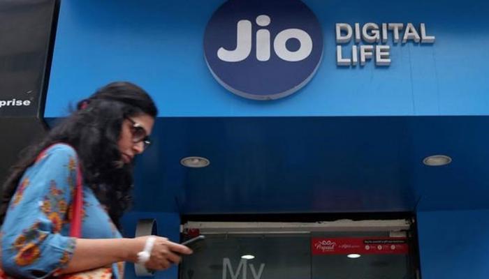 Jio ने अरबों के लोन के लिए इन बैंकों से किया करार, क्या है कंपनी की प्लानिंग Jio ने अरबों के लोन के लिए इन बैंकों से किया करार, क्या है कंपनी की प्लानिंग