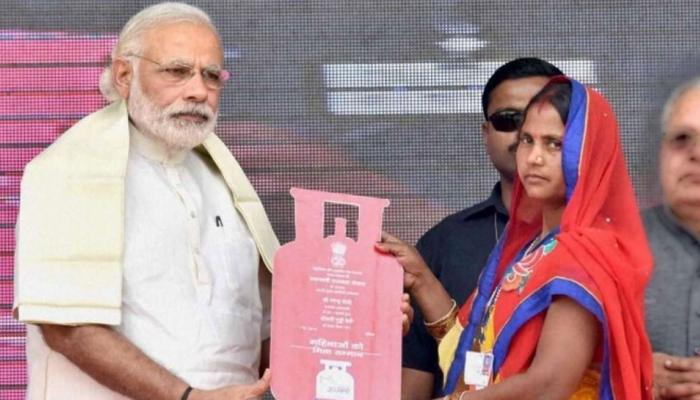 गुजरात में उज्ज्वला योजना के तहत दिये जायेंगे 70,000 एलपीजी कनेक्शन गुजरात में उज्ज्वला योजना के तहत दिये जायेंगे 70,000 एलपीजी कनेक्शन