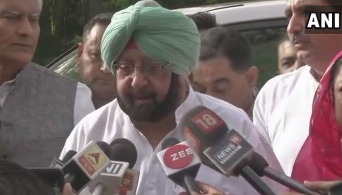 पंजाब : अमरिंदर सरकार में शामिल होंगे नौ नए मंत्री, शनिवार को लेंगे शपथ पंजाब : अमरिंदर सरकार में शामिल होंगे नौ नए मंत्री, शनिवार को लेंगे शपथ