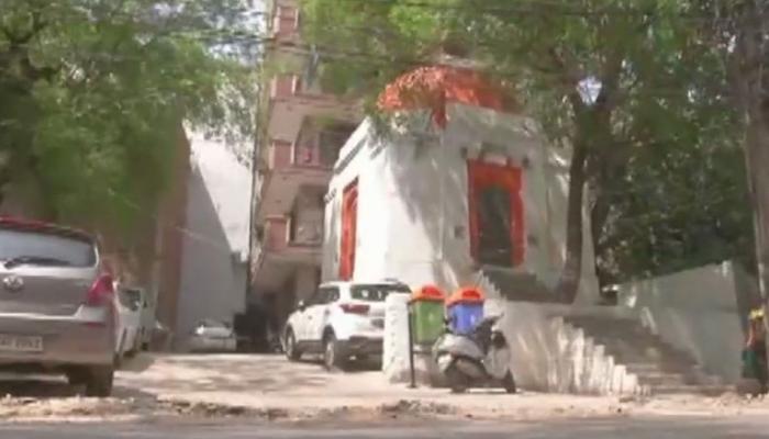 साउथ दिल्ली में मंदिर में बदला गया 'गुंबद' मुगलों ने बनाया था- INTACH का दावा साउथ दिल्ली में मंदिर में बदला गया 'गुंबद' मुगलों ने बनाया था- INTACH का दावा