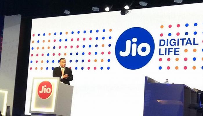 सबसे बड़े धमाके को तैयार है रिलायंस JIO, आपको मुफ्त में मिलेगा 1TB डाटा सबसे बड़े धमाके को तैयार है रिलायंस JIO, आपको मुफ्त में मिलेगा 1TB डाटा
