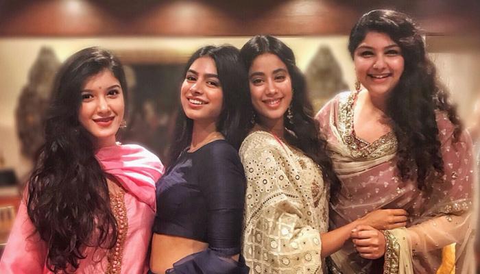 Jhanvi kapoor, khushi kapoor, anshula kapoor at the mehndi of sonam kapoor and anand ahuja Jhanvi kapoor, khushi kapoor, anshula kapoor at the mehndi of sonam kapoor and anand ahuja