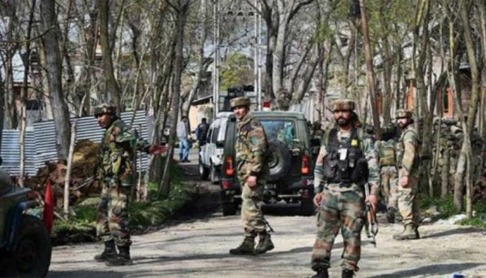 पुलवामा में सीआरपीएफ की टीम पर ग्रेनेड से आतंकी हमला, एक जवान जख्मी पुलवामा में सीआरपीएफ की टीम पर ग्रेनेड से आतंकी हमला, एक जवान जख्मी