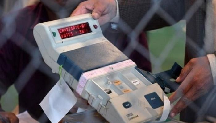 सरकार ने कहा- 'प्राइवेट कंपनी से खरीद लें VVPAT मशीन', चुनाव आयोग ने कर दिया साफ इनकार सरकार ने कहा- 'प्राइवेट कंपनी से खरीद लें VVPAT मशीन', चुनाव आयोग ने कर दिया साफ इनकार