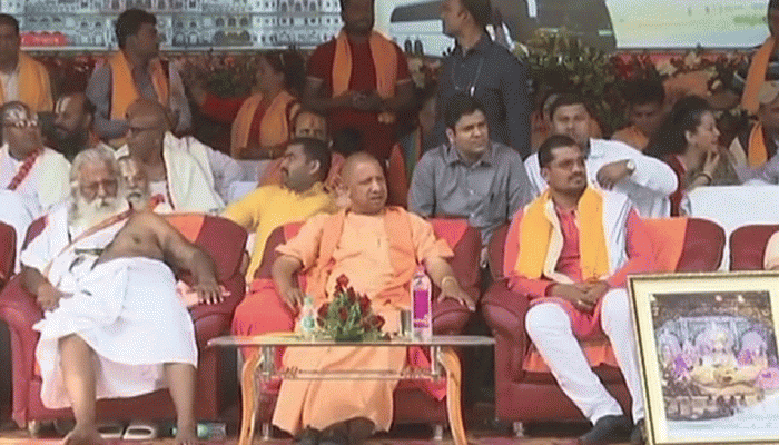 सीएम ने किया भारत-नेपाल मैत्री बस का स्वागत, कहा- पीएम मोदी की कोशिशों से हुआ संभव सीएम ने किया भारत-नेपाल मैत्री बस का स्वागत, कहा- पीएम मोदी की कोशिशों से हुआ संभव