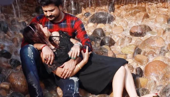 इंटरनेट पर इस गाने से छा गए हैं रितेश पांडेय, 7 करोड़ से ज्यादा बार देखा गया VIDEO इंटरनेट पर इस गाने से छा गए हैं रितेश पांडेय, 7 करोड़ से ज्यादा बार देखा गया VIDEO