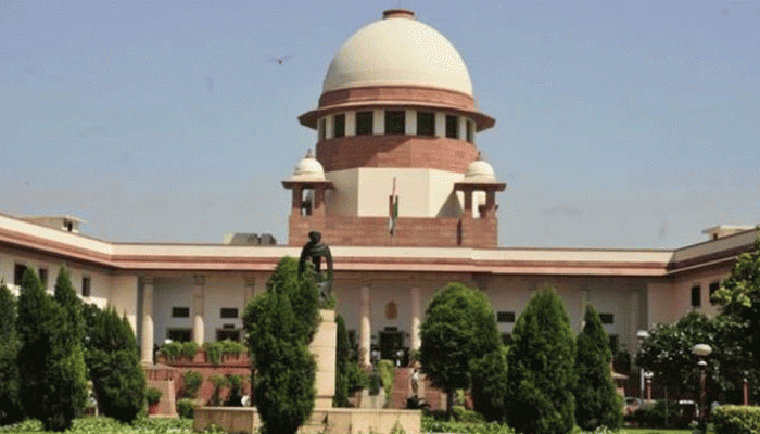 चांद-तारा वाले इस्लाम के झंडे पर रोक की मांग पर सुनवाई SC में टली चांद-तारा वाले इस्लाम के झंडे पर रोक की मांग पर सुनवाई SC में टली
