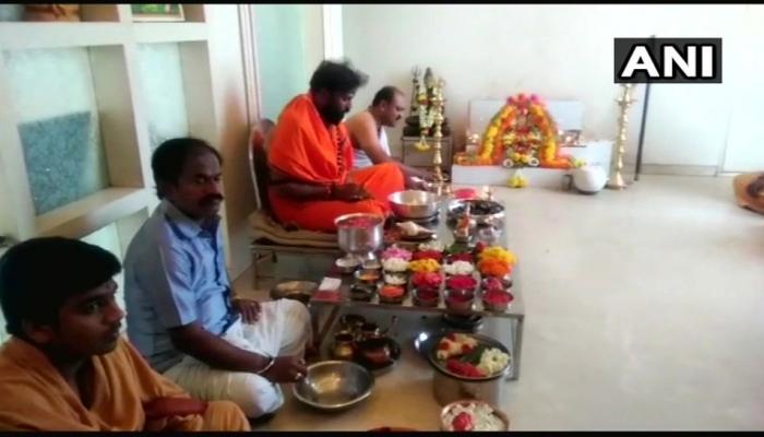 Karnataka Elections 2018 political parties offers prayers ahead of counting of votes Karnataka Elections 2018 political parties offers prayers ahead of counting of votes
