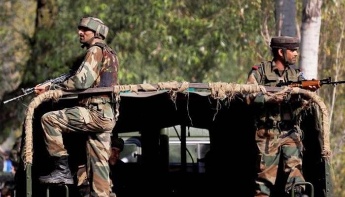 जम्मू कश्मीर में सेना की पेट्रोलिंग पार्टी पर आतंकी हमला, लश्कर ने केंद्र के संघर्षविराम को नकारा जम्मू कश्मीर में सेना की पेट्रोलिंग पार्टी पर आतंकी हमला, लश्कर ने केंद्र के संघर्षविराम को नकारा