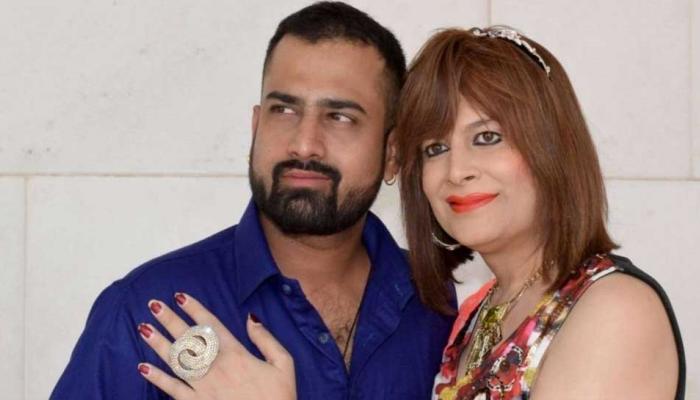 बॉबी डार्लिंग ने पति पर लगाया था मारपीट का अारोप, पुलिस ने किया गिरफ्तार बॉबी डार्लिंग ने पति पर लगाया था मारपीट का अारोप, पुलिस ने किया गिरफ्तार