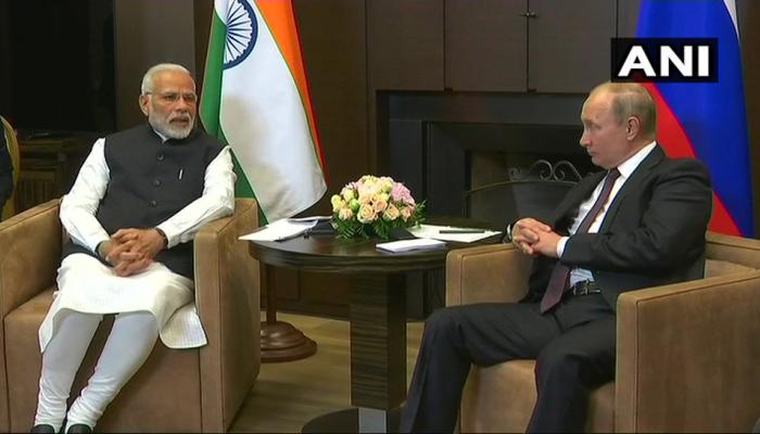 रूस की यात्रा पर पीएम मोदी, सोची शहर में राष्ट्रपति पुतिन से की मुलाकात रूस की यात्रा पर पीएम मोदी, सोची शहर में राष्ट्रपति पुतिन से की मुलाकात