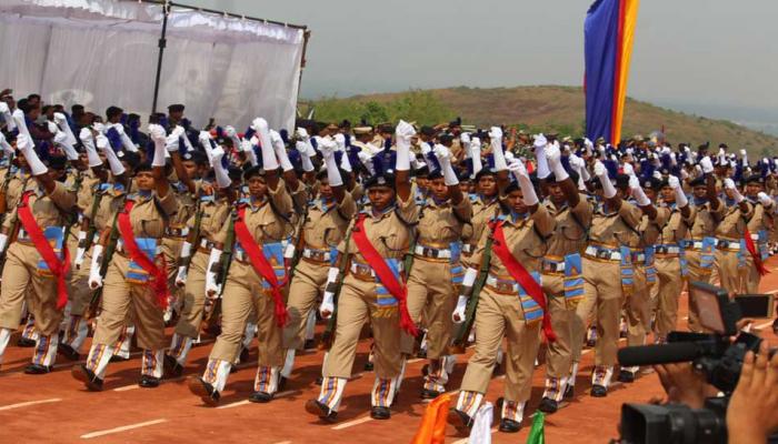 नक्सलियों को सबक सिखाने पहली बार बस्तर के जंगलों में उतरेगी CRPF की महिला कमांडो नक्सलियों को सबक सिखाने पहली बार बस्तर के जंगलों में उतरेगी CRPF की महिला कमांडो