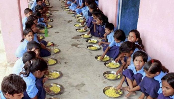 मध्य प्रदेश के सूखाग्रस्त जिलों में छुट्टियों में भी दिया जा रहा है मिड-डे मील मध्य प्रदेश के सूखाग्रस्त जिलों में छुट्टियों में भी दिया जा रहा है मिड-डे मील
