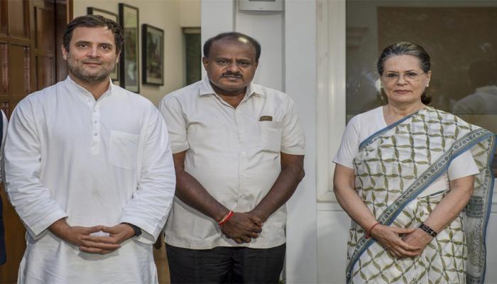 कर्नाटक : सरकार चलाने के लिए बनेगी समन्वय समिति, डिप्टी सीएम पद पर फैसला आज कर्नाटक : सरकार चलाने के लिए बनेगी समन्वय समिति, डिप्टी सीएम पद पर फैसला आज