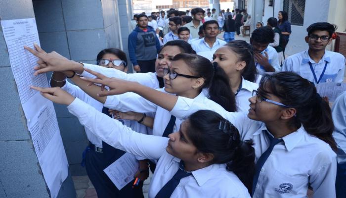 GSEB SSC 10th Result: लड़कियों ने मारी बाजी, सूरत जिले का रहा सबसे अच्छा रिजल्ट GSEB SSC 10th Result: लड़कियों ने मारी बाजी, सूरत जिले का रहा सबसे अच्छा रिजल्ट