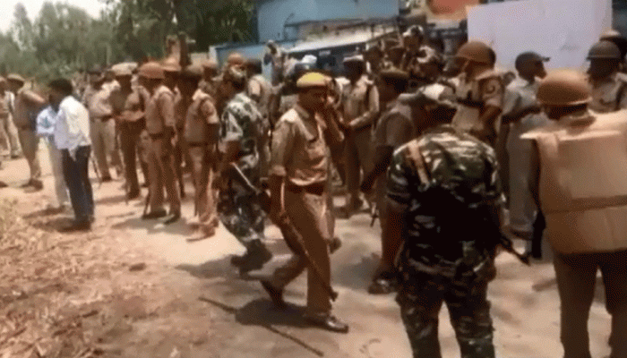 कैराना उपचुनाव : शामली में हुई चुनावी हिंसा, पुलिस ने की हवाई फायरिंग कैराना उपचुनाव : शामली में हुई चुनावी हिंसा, पुलिस ने की हवाई फायरिंग