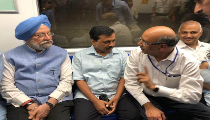 सीएम केजरीवाल और केंद्रीय मंत्री हरदेव पुरी ने किया मेट्रो की मेजेंटा लाइन का उद्घाटन सीएम केजरीवाल और केंद्रीय मंत्री हरदेव पुरी ने किया मेट्रो की मेजेंटा लाइन का उद्घाटन