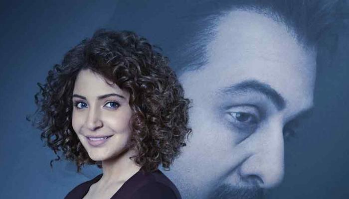 SANJU: ट्रेलर से एक दिन पहले रिलीज हुआ नया पोस्टर, कुछ इस अंदाज में नजर आईं अनुष्का शर्मा SANJU: ट्रेलर से एक दिन पहले रिलीज हुआ नया पोस्टर, कुछ इस अंदाज में नजर आईं अनुष्का शर्मा