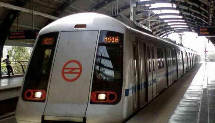 CISF और मेट्रो स्टेशन स्टाफ में हो गई जमकर मारपीट और थम गई दिल्ली मेट्रो की रफ्तार CISF और मेट्रो स्टेशन स्टाफ में हो गई जमकर मारपीट और थम गई दिल्ली मेट्रो की रफ्तार