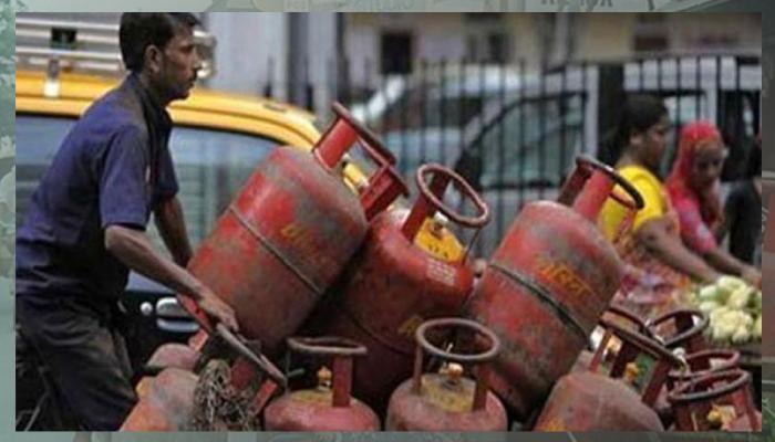 MP: पेट्रोल-डीजल के बाद अब LPG ने बढ़ाई आम-आदमी की परेशानी MP: पेट्रोल-डीजल के बाद अब LPG ने बढ़ाई आम-आदमी की परेशानी