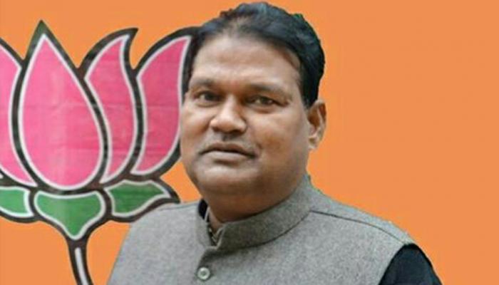 बगावती सुर: अपनी ही पार्टी से नाराज हुए BJP सांसद, CM योगी के खिलाफ तल्ख तेवर बगावती सुर: अपनी ही पार्टी से नाराज हुए BJP सांसद, CM योगी के खिलाफ तल्ख तेवर