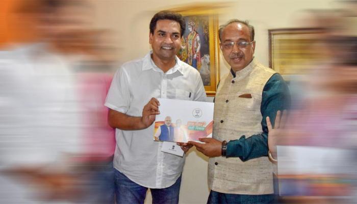 AAP से निकाले गए कपिल मिश्रा थाम सकते हैं BJP का दामन, मोदी सरकार के इस मंत्री ने दिए संकेत AAP से निकाले गए कपिल मिश्रा थाम सकते हैं BJP का दामन, मोदी सरकार के इस मंत्री ने दिए संकेत
