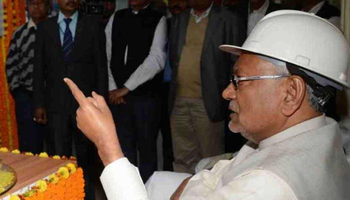 चाहें कुछ भी कर लें नीतीश कुमार, BJP का दामन छूटना मुश्किल है चाहें कुछ भी कर लें नीतीश कुमार, BJP का दामन छूटना मुश्किल है