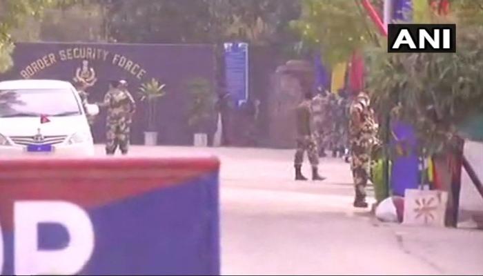 जम्मू कश्मीरः BSF के करारे जवाब के बाद पाकिस्तान सीजफायर को राजी जम्मू कश्मीरः BSF के करारे जवाब के बाद पाकिस्तान सीजफायर को राजी