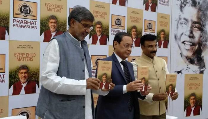 'घर से मस्जिद है बहुत दूर चलो यूं कर लें, किसी रोते हुए बच्चे को हंसाया जाए' 'घर से मस्जिद है बहुत दूर चलो यूं कर लें, किसी रोते हुए बच्चे को हंसाया जाए'