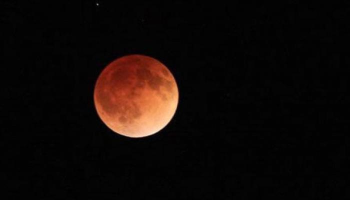 धरती से दूर हो रहा है चंद्रमा, इसका होगा यह असर! वजह जानकर चौंक जाएंगे आप धरती से दूर हो रहा है चंद्रमा, इसका होगा यह असर! वजह जानकर चौंक जाएंगे आप