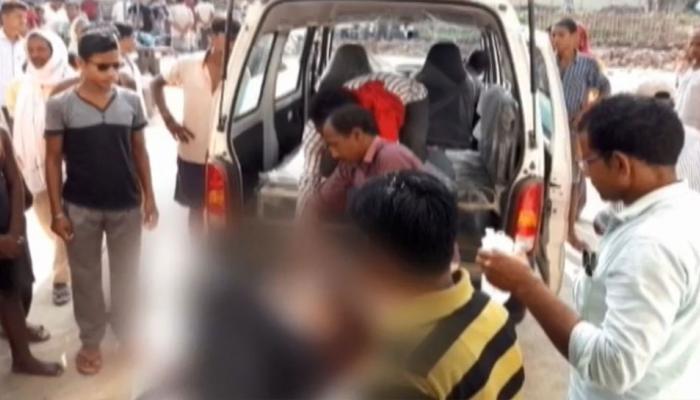 भागलपुरः ट्रक और ऑटो की भीषण टक्कर, 5 लोगों की मौत भागलपुरः ट्रक और ऑटो की भीषण टक्कर, 5 लोगों की मौत