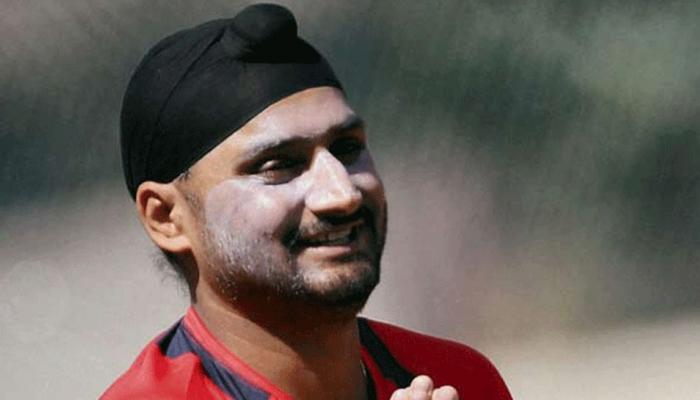 हरभजन ने क्रिकेटर दोस्त की मदद कर बचाई जान हरभजन ने क्रिकेटर दोस्त की मदद कर बचाई जान
