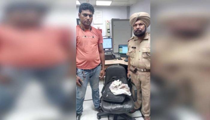जब नोटो से भरा बैग देखकर भी नहीं डोला CISF के ASI का मन, जानिए क्या है पूरी कहानी जब नोटो से भरा बैग देखकर भी नहीं डोला CISF के ASI का मन, जानिए क्या है पूरी कहानी